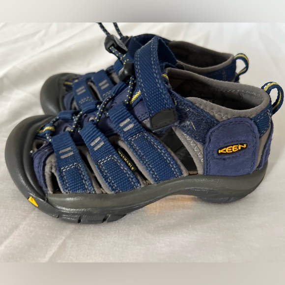 Keen Newport H2 Toddler Size 10 Blue Navy Black Sandals Water Sports Closed Toe - Picture 4 of 6